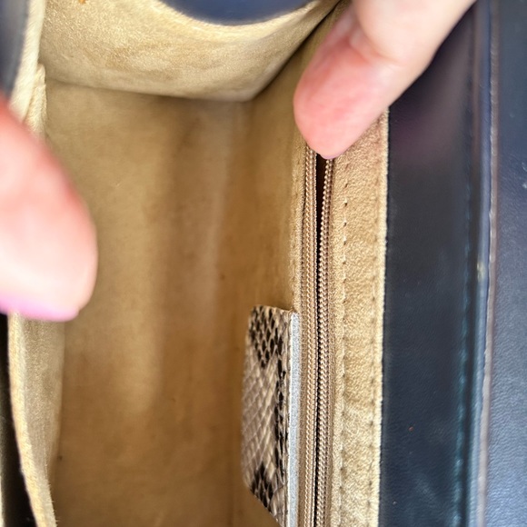 🌺Leather crossbody🌺 - Picture 5 of 11